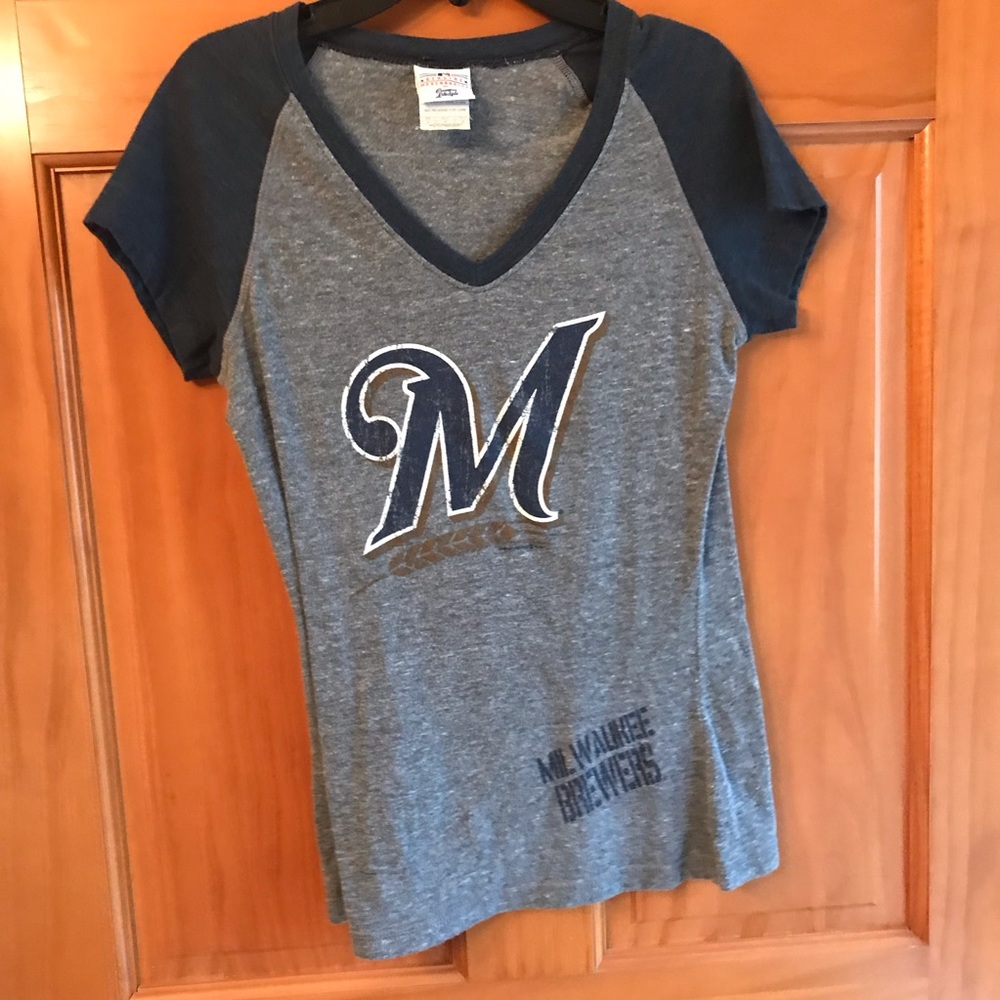 Campus Lifestyle women’s Brewers shirt.